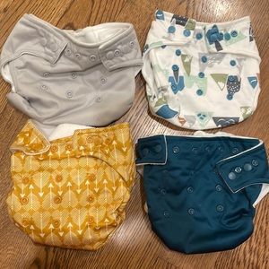VEUC (4) Cloth diapers Brand Unknown